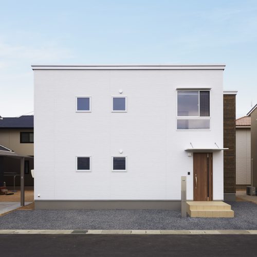 家族の思いが詰まった、シンプルな家