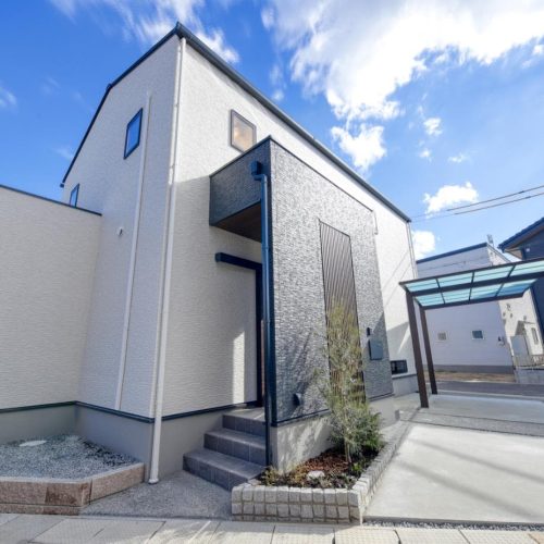 変形地を有効に使った和モダンな家