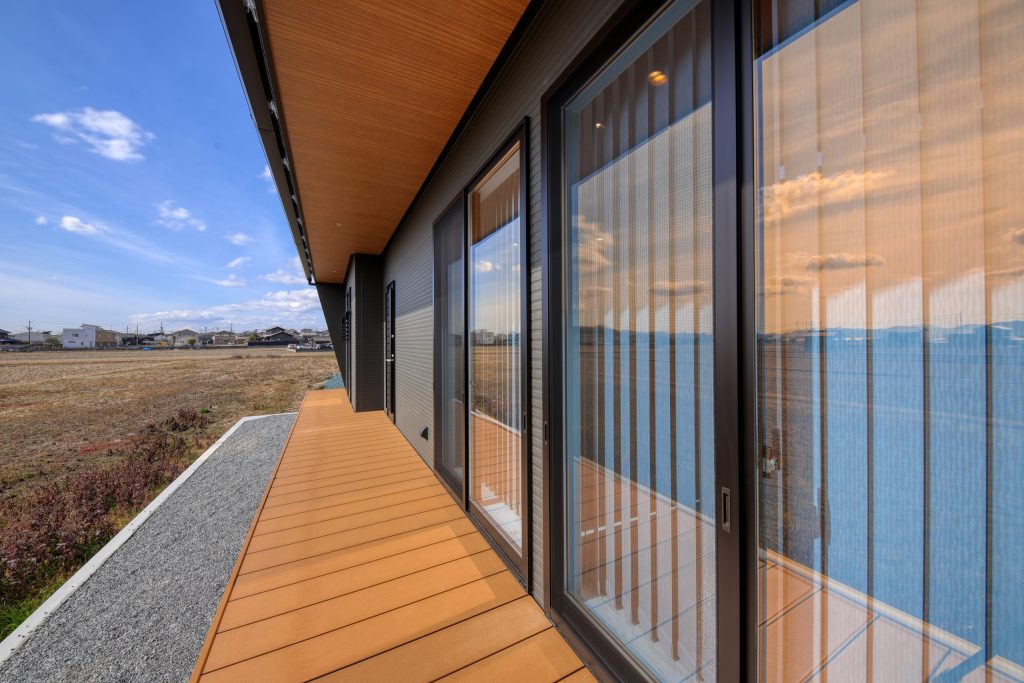 田園風景に建つ大人カッコイイ平屋 写真5